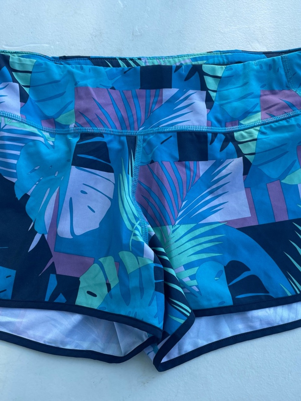 Smartwool Women’s Teal and Navy Tropical Print merino sport lined Shorts Sz sm